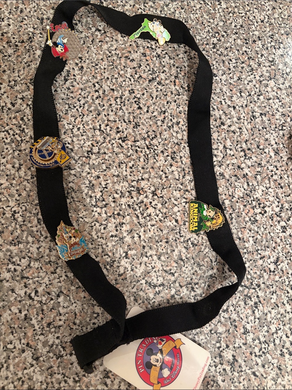 2002 WDW Disney Black Lanyard with Collectable Character Pins